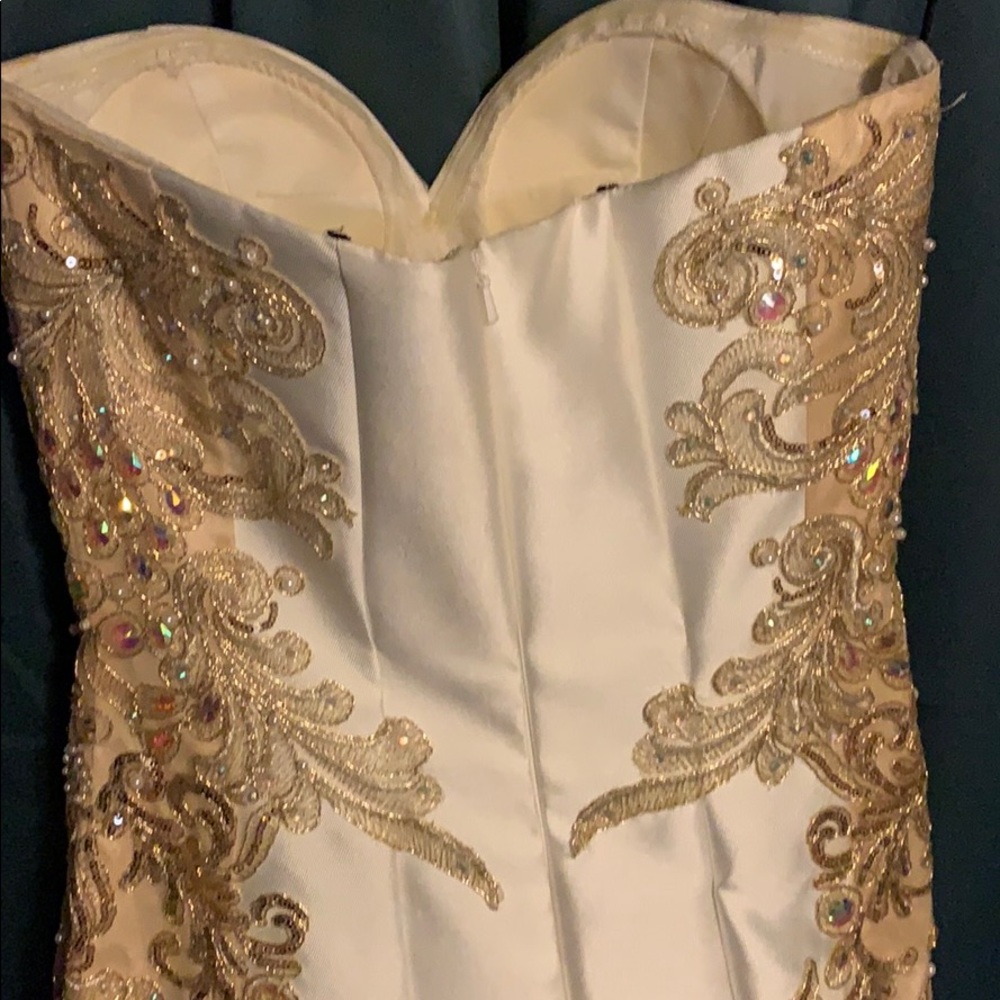 Clothing - Picture 3 of 5